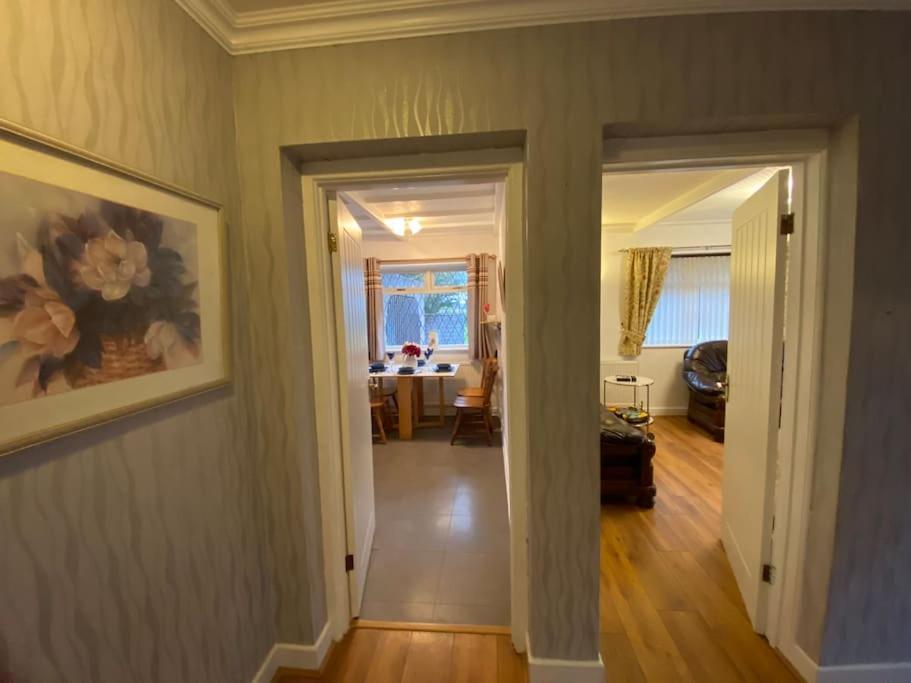 Quiet Secluded Two Bedroom Bungalow With Parking Cleveleys Exterior foto