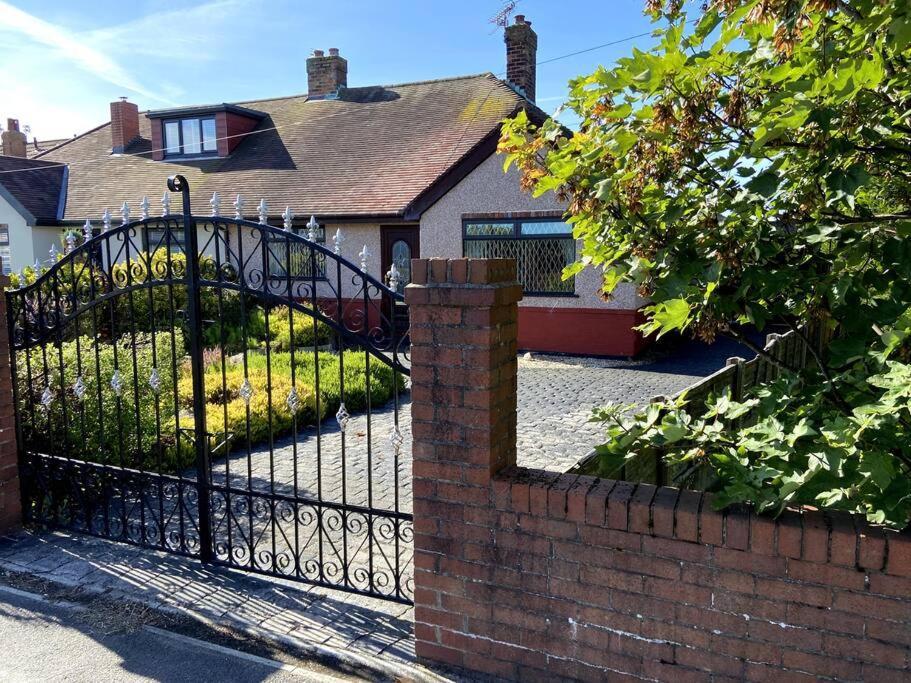 Quiet Secluded Two Bedroom Bungalow With Parking Cleveleys Exterior foto