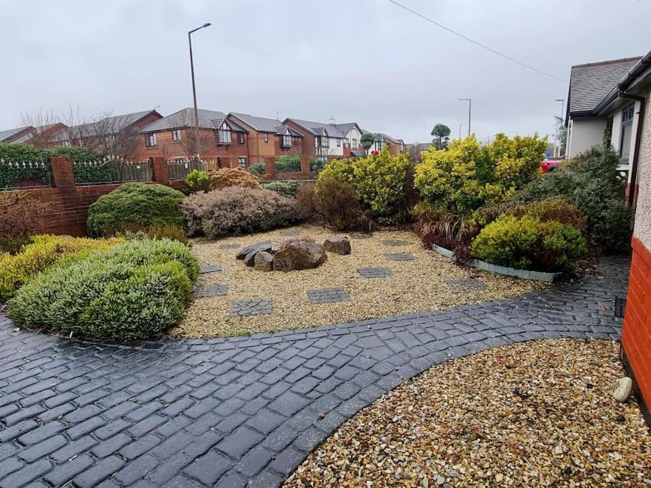 Quiet Secluded Two Bedroom Bungalow With Parking Cleveleys Exterior foto